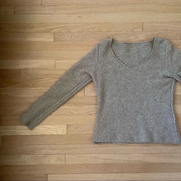 Vintage Knit V-Neck Sweater - Picture 3 of 9